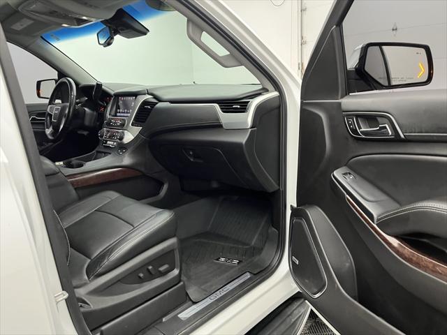 Photo of 2016 White Frost Tricoat GMC Yukon XL