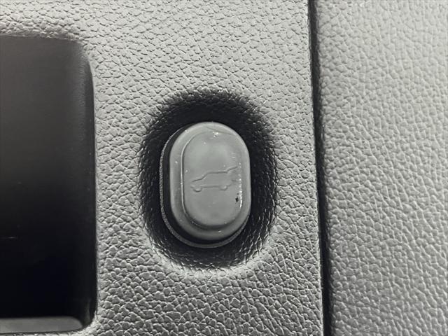 Photo of 2016 White Frost Tricoat GMC Yukon XL