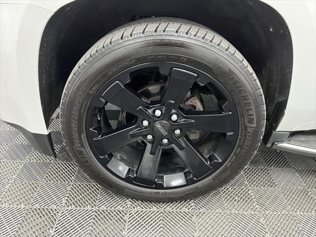 Photo of 2016 White Frost Tricoat GMC Yukon XL
