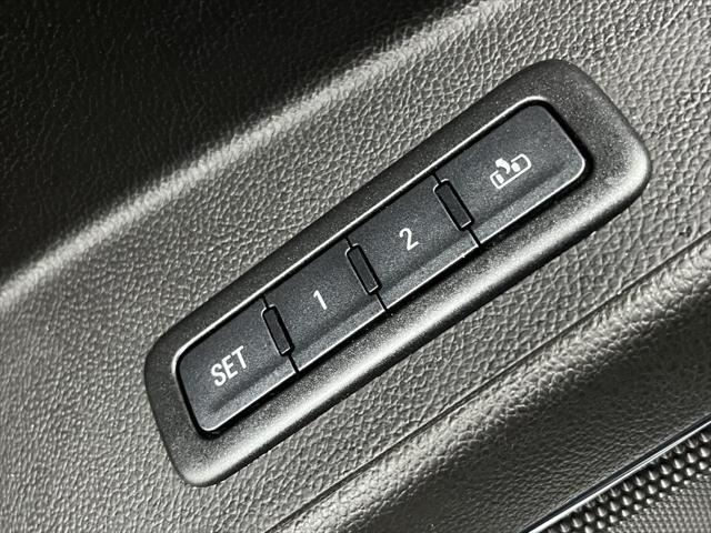 Photo of 2016 White Frost Tricoat GMC Yukon XL
