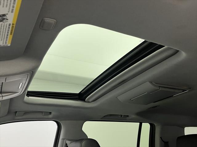 Photo of 2016 White Frost Tricoat GMC Yukon XL