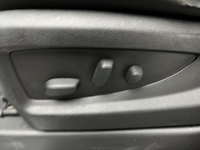 Photo of 2016 White Frost Tricoat GMC Yukon XL