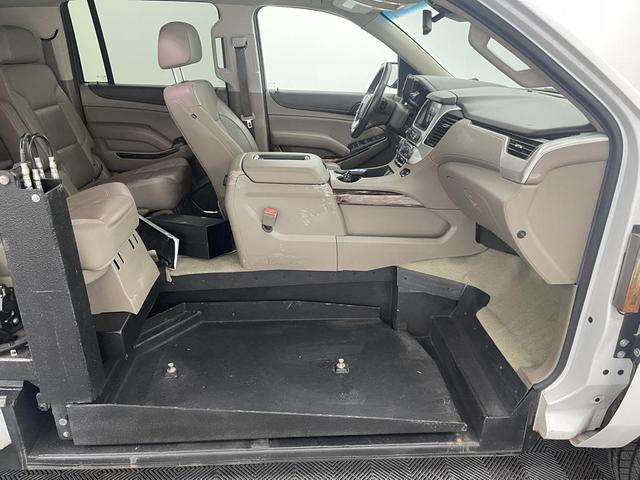 Photo of 2017 White Frost Tricoat GMC Yukon XL