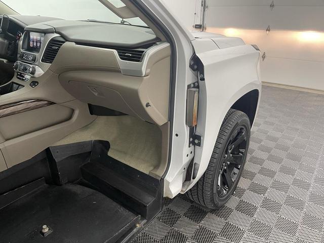 Photo of 2017 White Frost Tricoat GMC Yukon XL