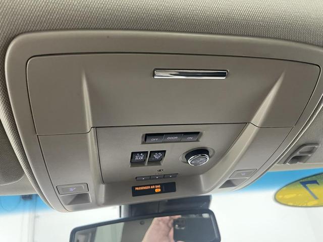 Photo of 2017 White Frost Tricoat GMC Yukon XL