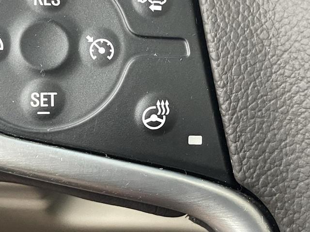 Photo of 2017 White Frost Tricoat GMC Yukon XL