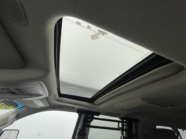 Photo of 2017 White Frost Tricoat GMC Yukon XL