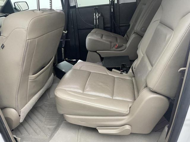 Photo of 2017 White Frost Tricoat GMC Yukon XL