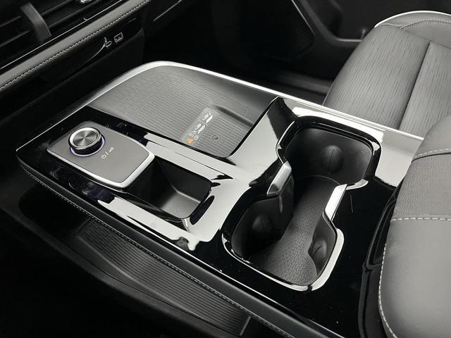 Photo of 2025 Summit White Buick Enclave