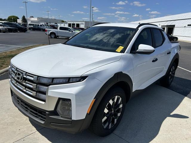 Photo of 2025 Atlas White Hyundai SANTA CRUZ