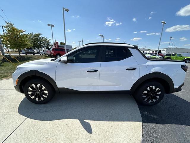 Photo of 2025 Atlas White Hyundai SANTA CRUZ