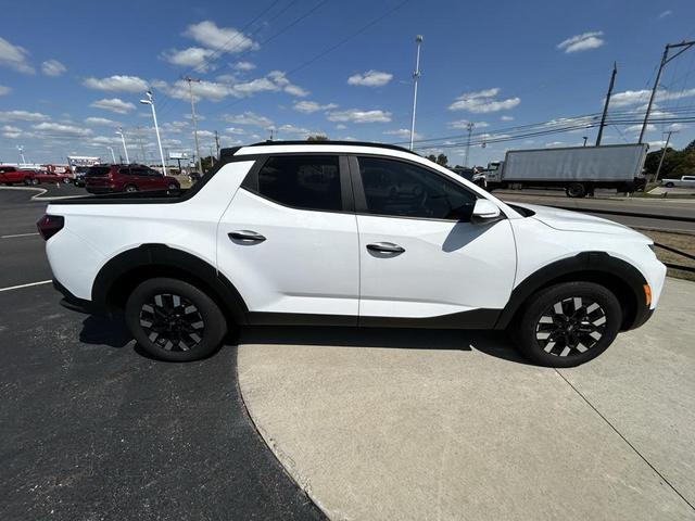 Photo of 2025 Atlas White Hyundai SANTA CRUZ
