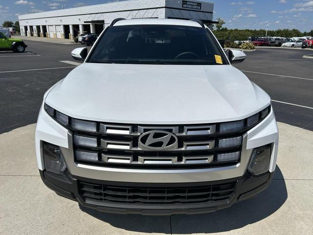 Photo of 2025 Atlas White Hyundai SANTA CRUZ