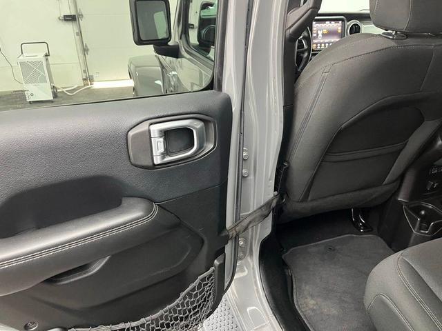 Photo of 2018 Granite Crystal Metallic Clearcoat Jeep Wrangler Unlimited