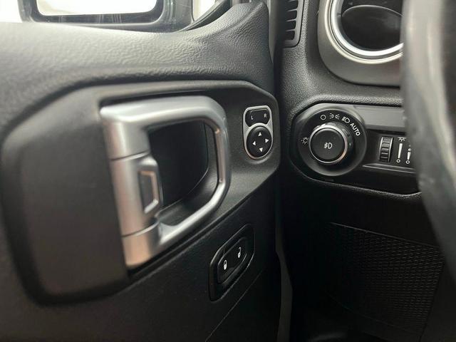 Photo of 2018 Granite Crystal Metallic Clearcoat Jeep Wrangler Unlimited