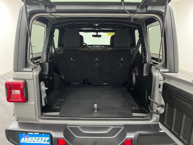 Photo of 2018 Granite Crystal Metallic Clearcoat Jeep Wrangler Unlimited