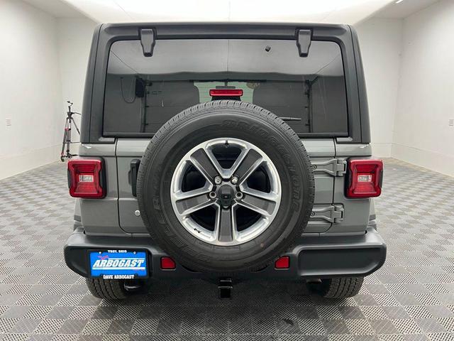 Photo of 2018 Granite Crystal Metallic Clearcoat Jeep Wrangler Unlimited