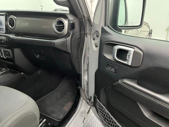 Photo of 2018 Granite Crystal Metallic Clearcoat Jeep Wrangler Unlimited