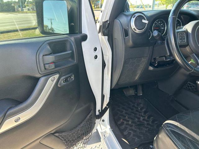 Photo of 2013 Bright White Clearcoat Jeep Wrangler Unlimited