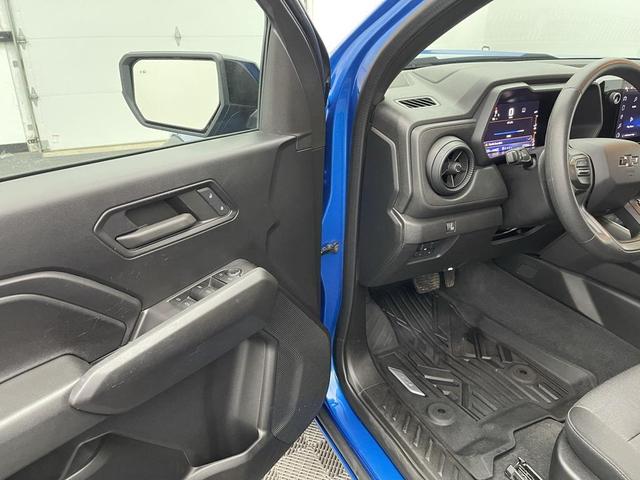 Photo of 2023 Glacier Blue Metallic Chevrolet Colorado