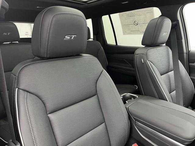 Photo of 2025 Summit White Buick Enclave