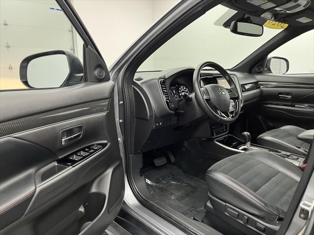 Photo of 2020 Mercury Gray Metallic Mitsubishi Outlander