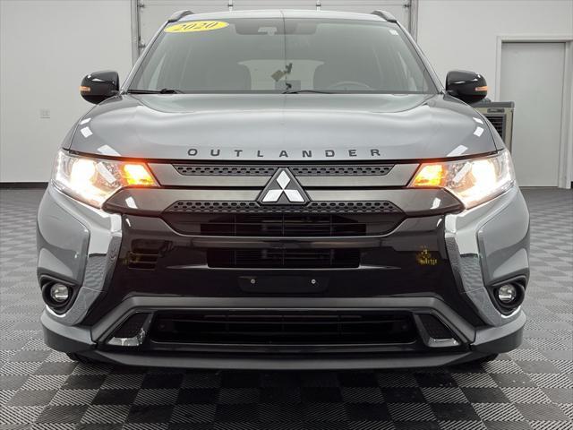 Photo of 2020 Mercury Gray Metallic Mitsubishi Outlander