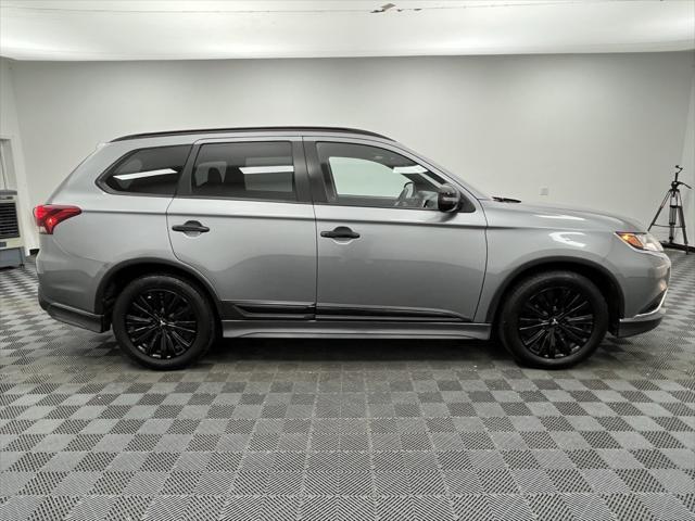 Photo of 2020 Mercury Gray Metallic Mitsubishi Outlander