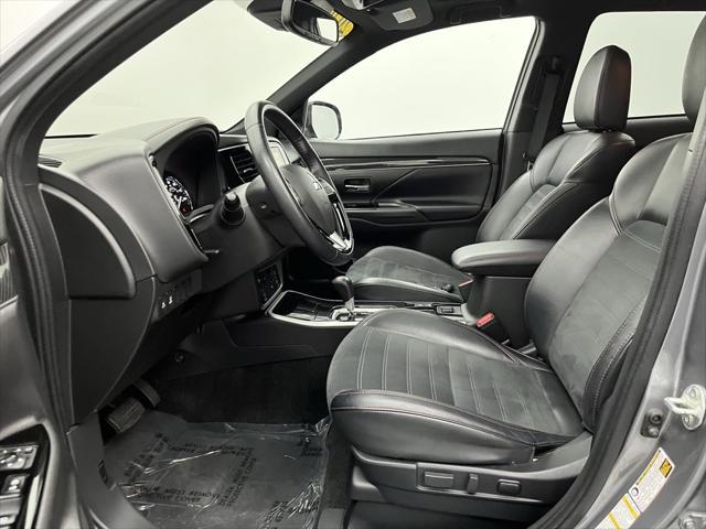 Photo of 2020 Mercury Gray Metallic Mitsubishi Outlander