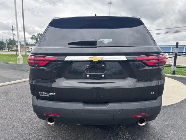 Photo of 2023 Mosaic Black Metallic Chevrolet Traverse