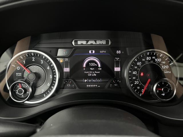 Photo of 2022 Diamond Black Crystal Pearlcoat RAM 1500