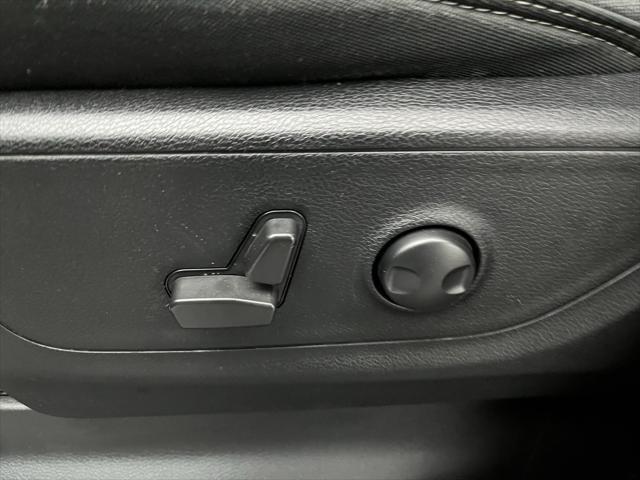 Photo of 2022 Diamond Black Crystal Pearlcoat RAM 1500
