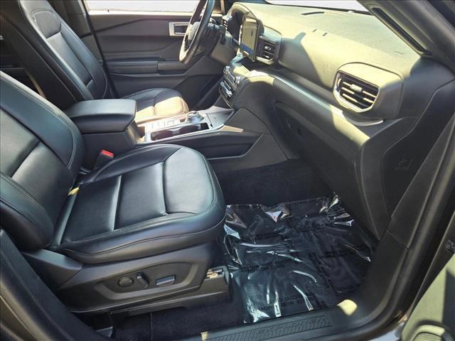 Photo of 2020 Oxford White Ford Explorer
