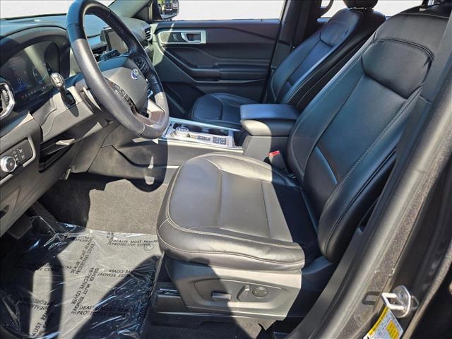 Photo of 2020 Oxford White Ford Explorer