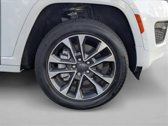 Photo of 2022 Bright White Clearcoat Jeep Grand Cherokee L