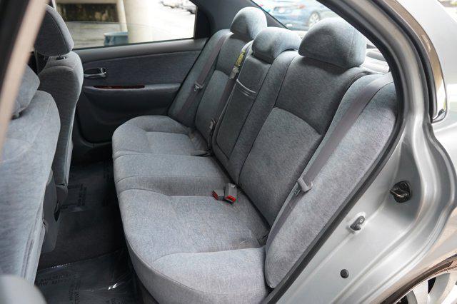 Photo of 2005 Silver Kia Optima