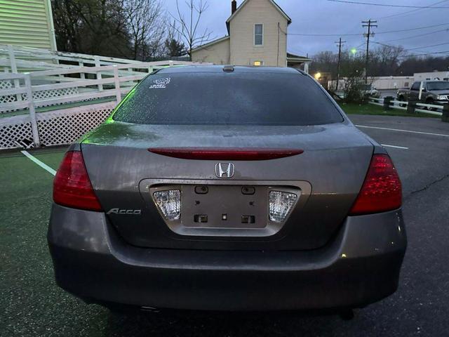Photo of 2006 Gray Honda Accord