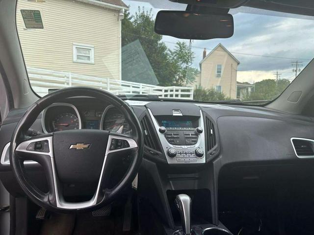 Photo of 2010 Silver Chevrolet Equinox