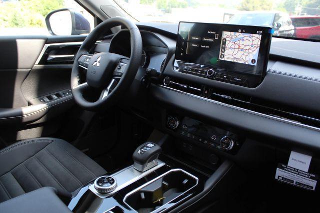 Photo of 2025 Blue Mitsubishi Outlander