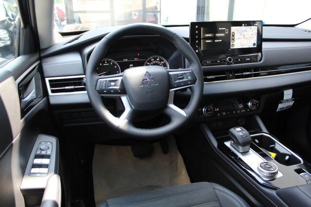 Photo of 2025 Blue Mitsubishi Outlander