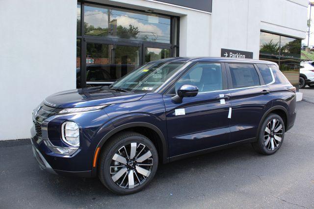 Photo of 2025 Blue Mitsubishi Outlander