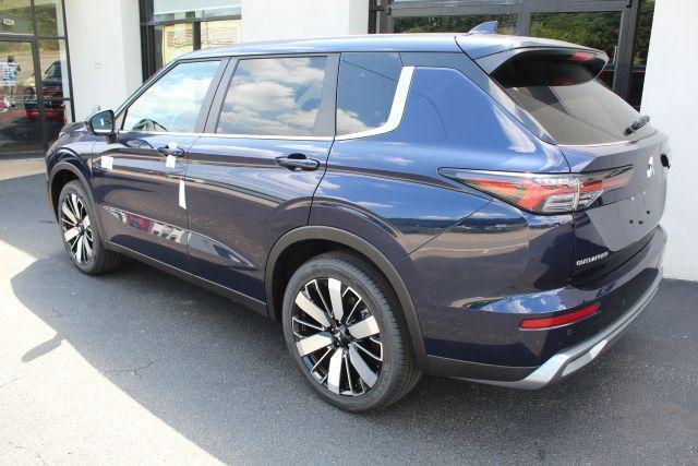 Photo of 2025 Blue Mitsubishi Outlander
