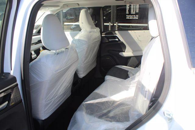 Photo of 2025 White Diamond Mitsubishi Outlander