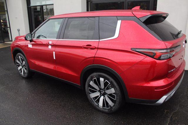 Photo of 2025 Diamond Red Mitsubishi Outlander
