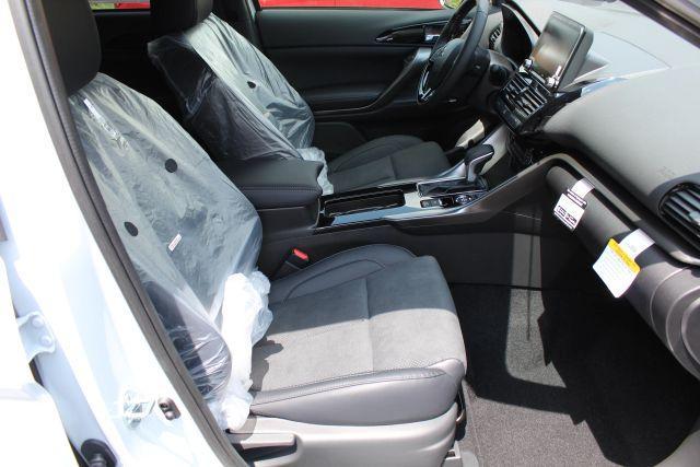 Photo of 2025 White Mitsubishi Eclipse Cross