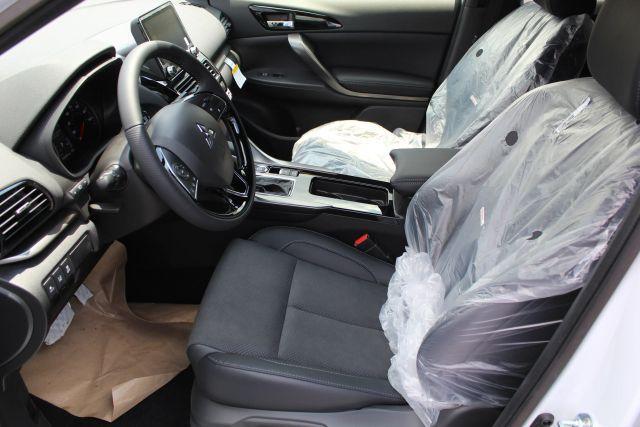 Photo of 2025 White Mitsubishi Eclipse Cross
