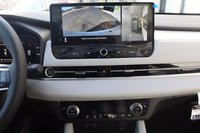 Photo of 2025 White Diamond Mitsubishi Outlander