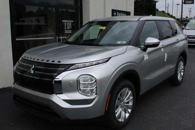 Photo of 2025 Silver Mitsubishi Outlander