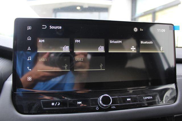 Photo of 2025 Silver Mitsubishi Outlander