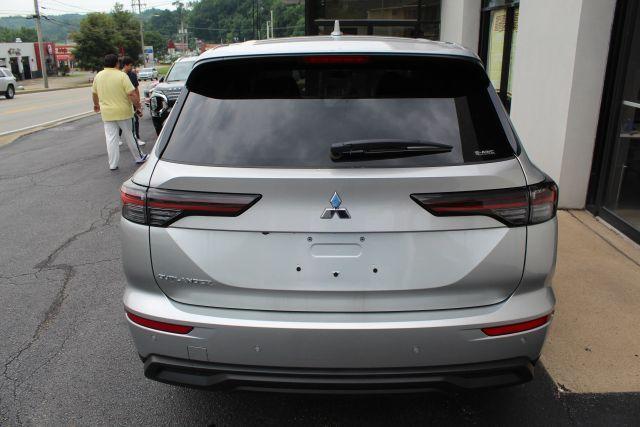 Photo of 2025 Silver Mitsubishi Outlander